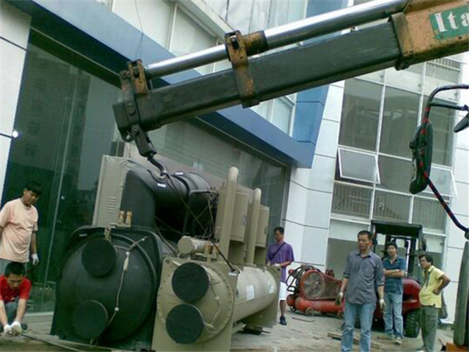 应县随车吊和汽车吊的核心区别是什么？哪种更省钱？